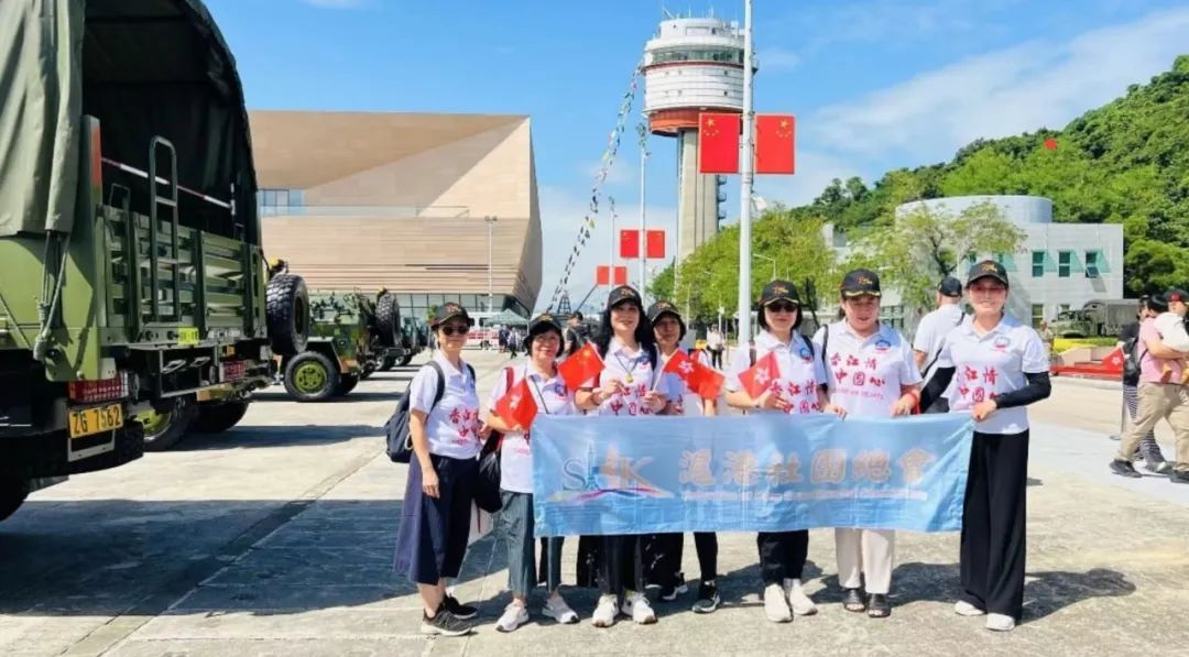 【滬港社團總會組織參觀昂船洲軍營開放日】