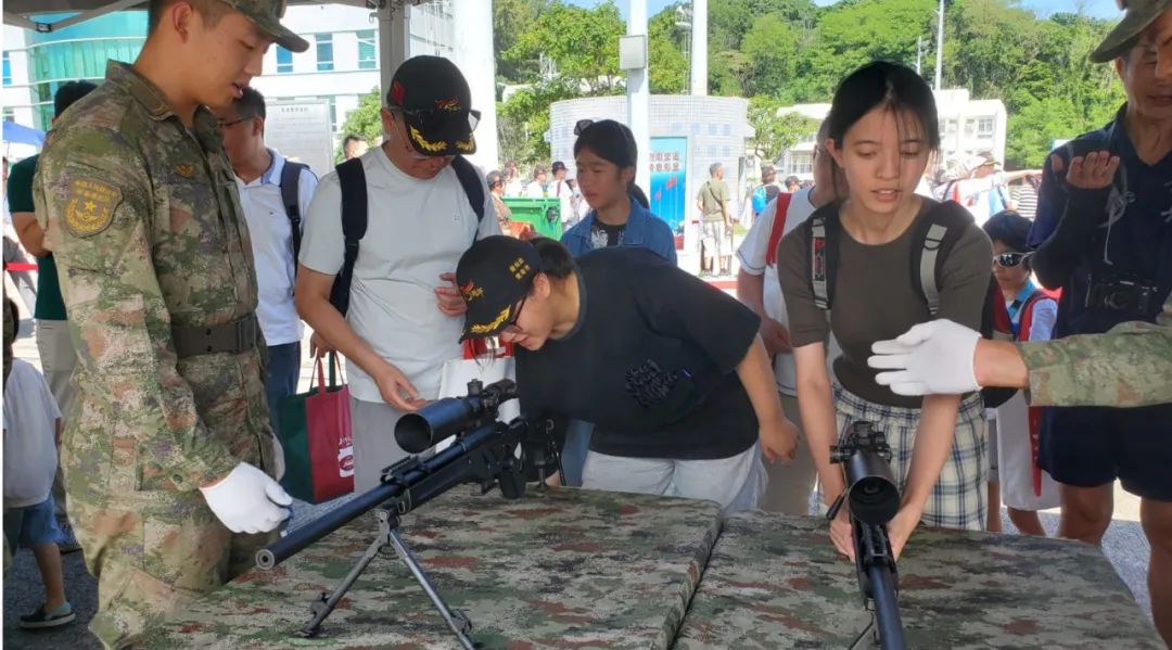 【滬港社團總會組織參觀昂船洲軍營開放日】